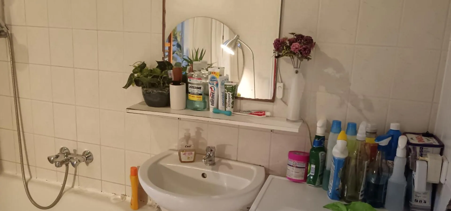 Sharing Bedroom With Host Near Alexanderplatz Berlin 0*,  Tyskland