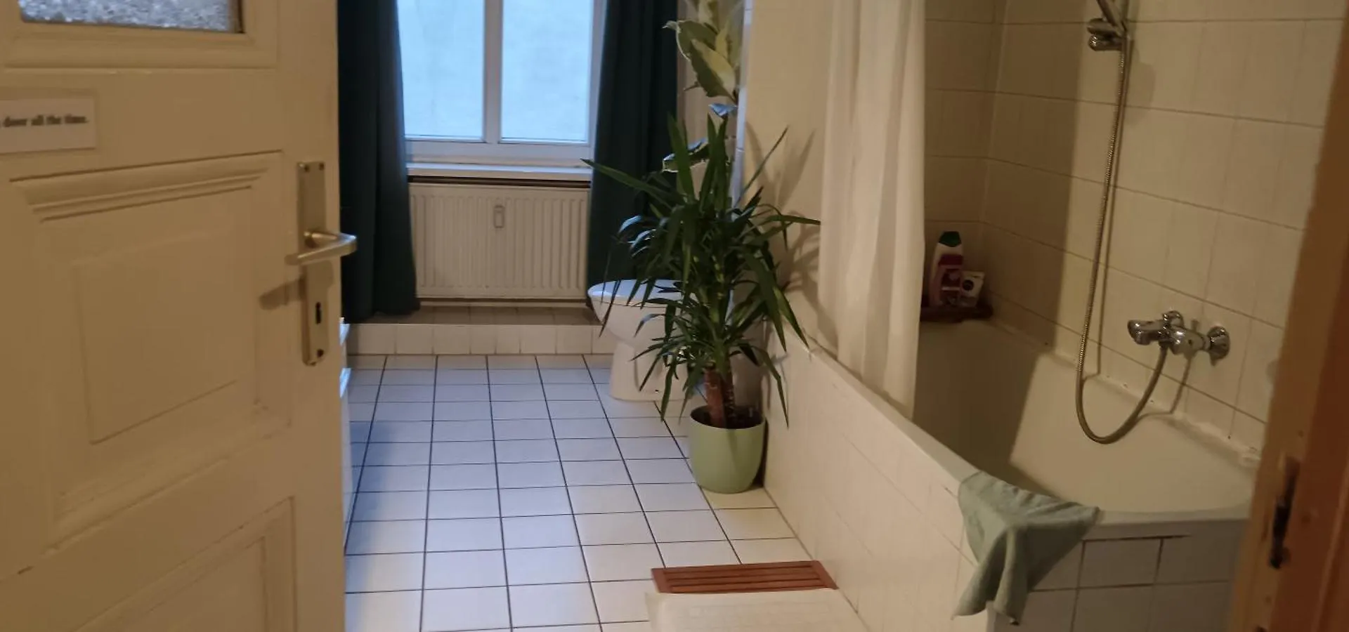 Sharing Bedroom With Host Near Alexanderplatz Berlin
