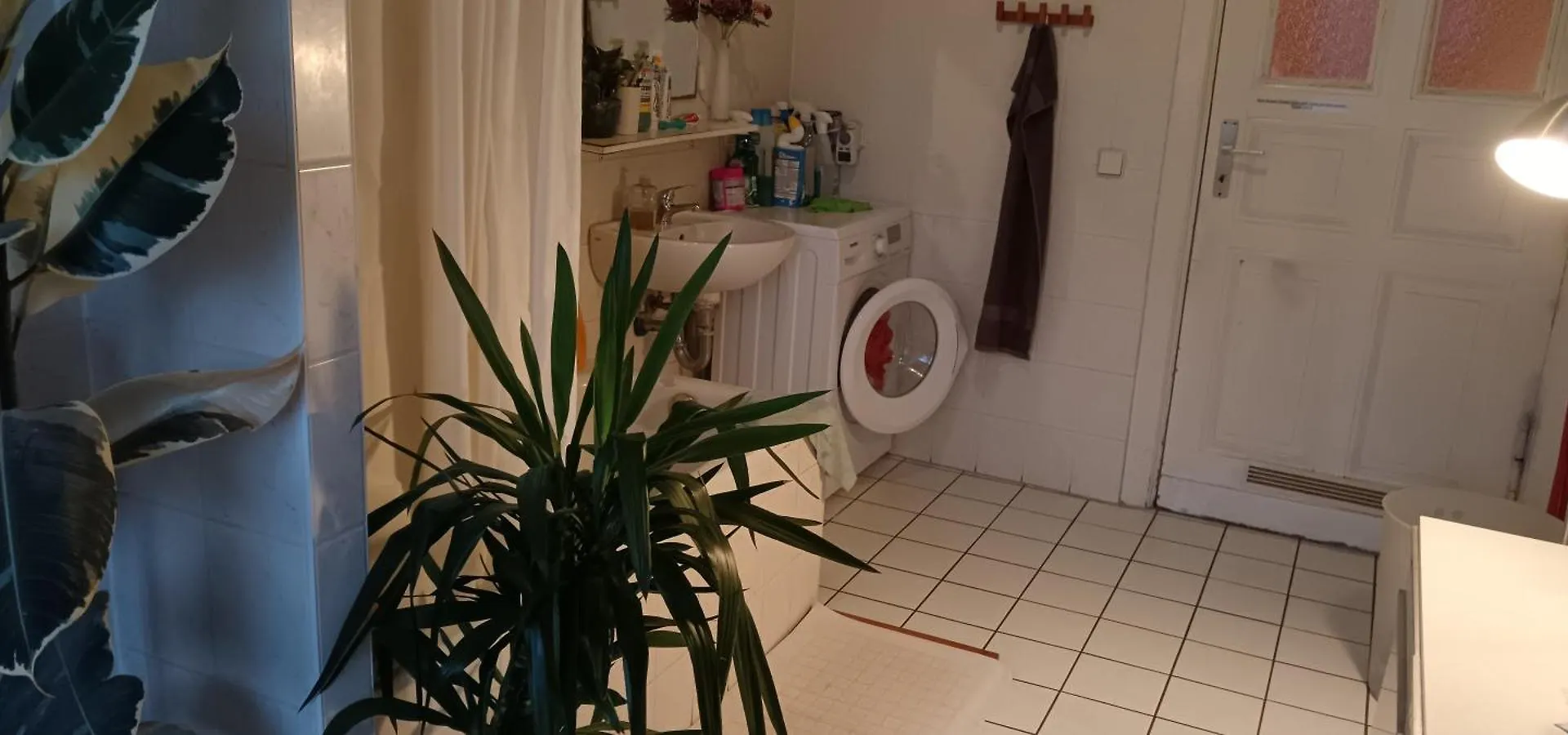 Sharing Bedroom With Host Near Alexanderplatz Berlin Tyskland