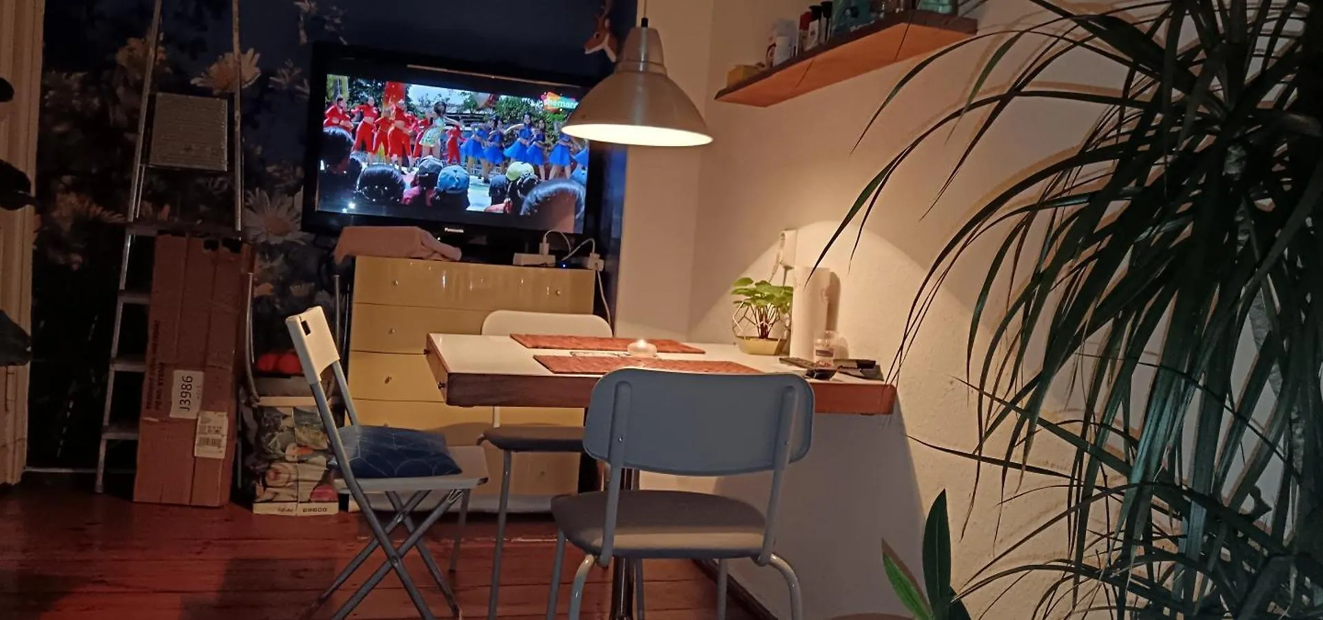 ברלין Sharing Bedroom With Host Near Alexanderplatz