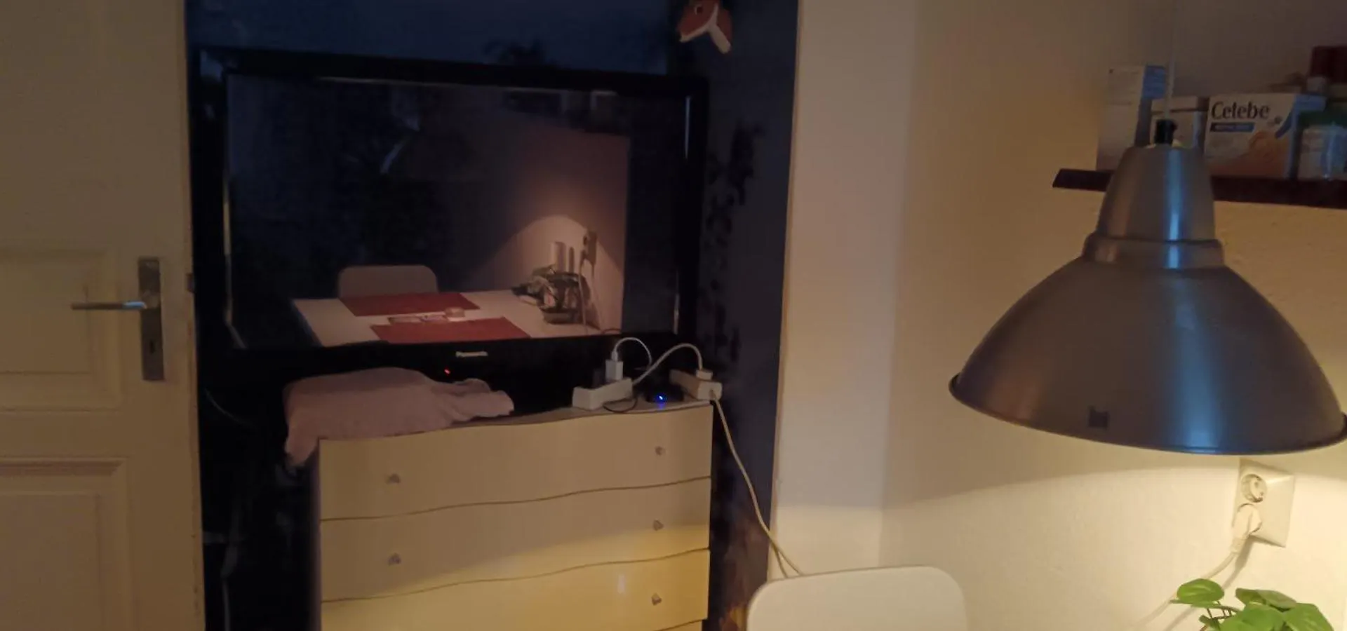 ברלין Sharing Bedroom With Host Near Alexanderplatz אכסניה
