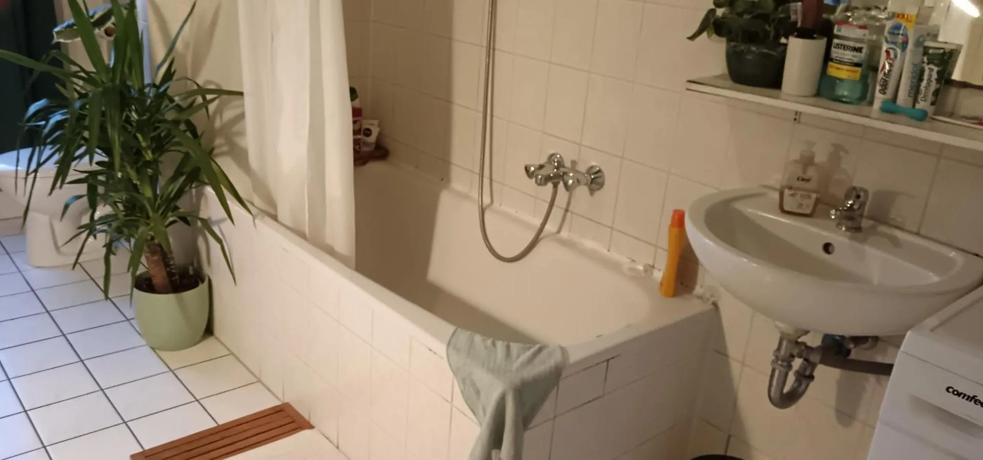 אכסניה ברלין Sharing Bedroom With Host Near Alexanderplatz